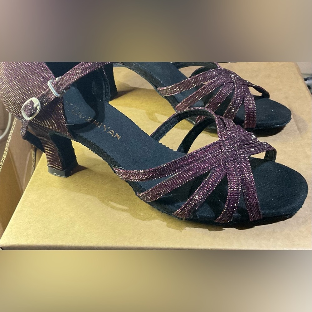 NWOT 6.5-7 size Latin Dance shoes, crisscross strap, 2.5 heel